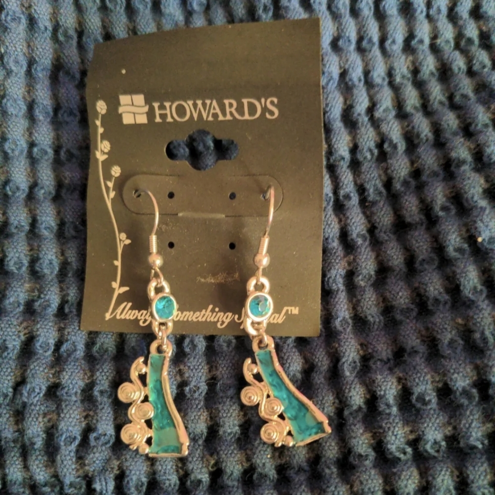 Howard's dangling turquoise earrings NWT